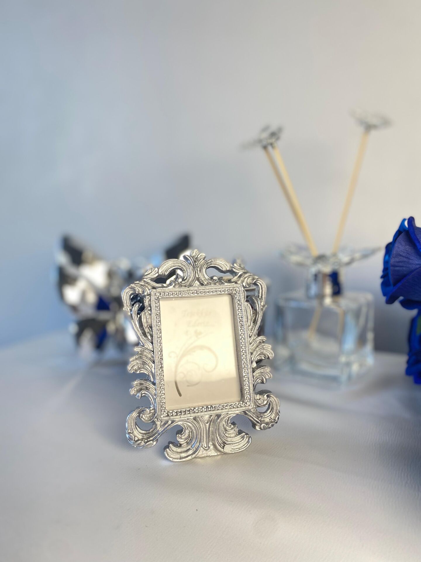 'Avangart Gri Parlak Çerçeve